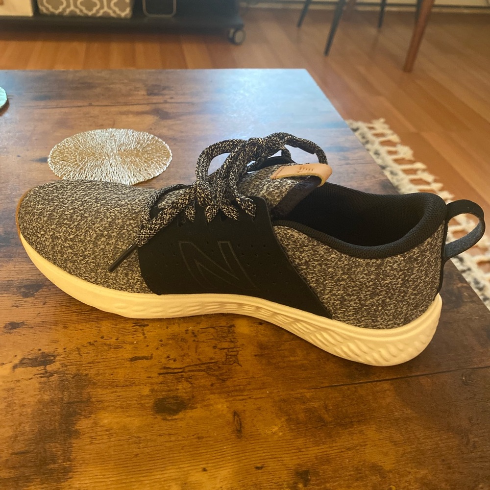 New Balance Sneakers Size M 4